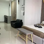 Sea Breeze Retreat - Comfort In The Heart Of 슬리에마