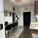 Sea Breeze Retreat - Comfort In The Heart Of Appartamento *
