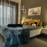 Διαμέρισμα Sea Breeze Retreat - Comfort In The Heart Of *