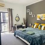Sea Breeze Retreat - Comfort In The Heart Of Appartamento