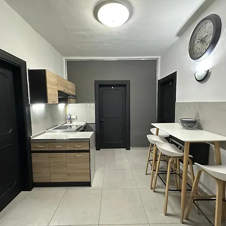 Sea Breeze Retreat - Comfort Apartments In The Heart Of Sliema Apartment
