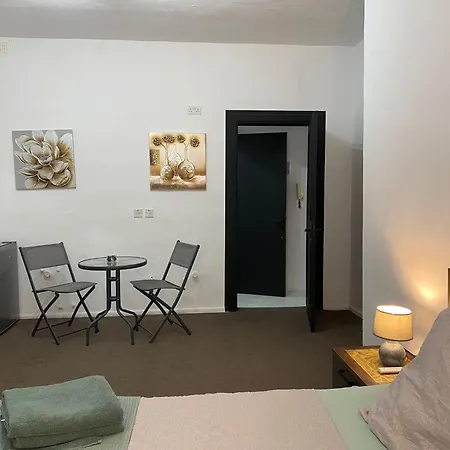 Sea Breeze Retreat - Comfort In The Heart Of סליאמה