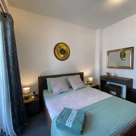 Sea Breeze Retreat - Comfort In The Heart Of スリーマ