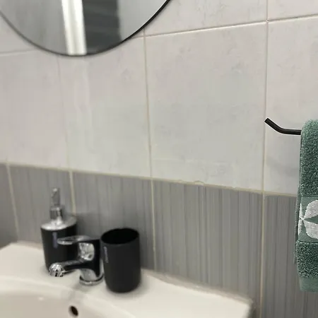 Sea Breeze Retreat - Comfort In The Heart Of דירה סליאמה