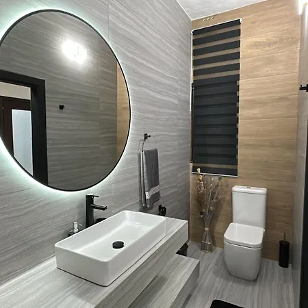 Sea Breeze Retreat - Comfort In The Heart Of סליאמה