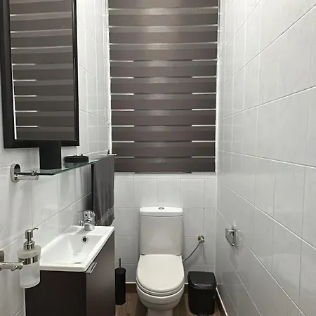 Sea Breeze Retreat - Comfort In The Heart Of 슬리에마