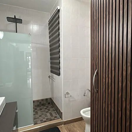 Sea Breeze Retreat - Comfort In The Heart Of דירה סליאמה
