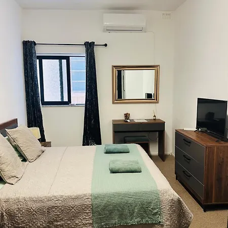 Apartment Sea Breeze Retreat - Comfort In The Heart Of *