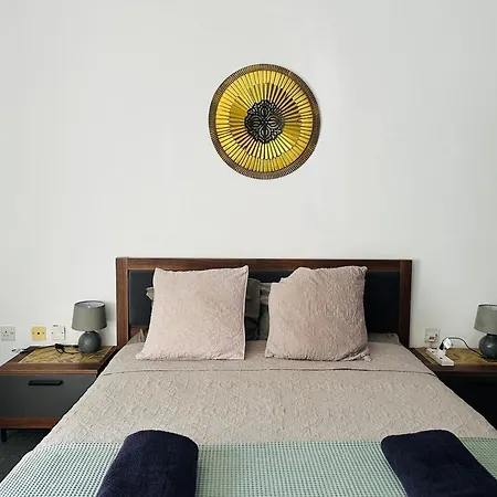Sea Breeze Retreat - Comfort In The Heart Of 아파트 슬리에마