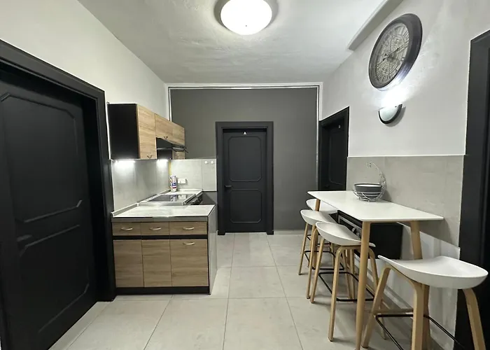 Sea Breeze Retreat - Comfort In The Heart Of 아파트