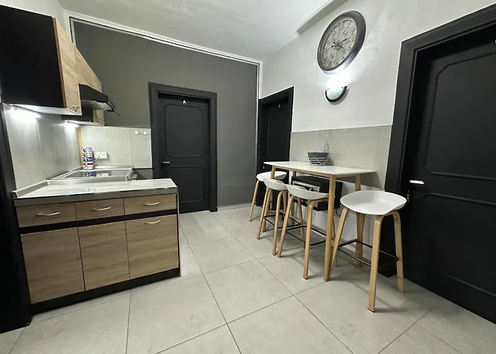 Sea Breeze Retreat - Comfort In The Heart Of 아파트