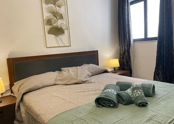 Sea Breeze Retreat - Comfort In The Heart Of 슬리에마