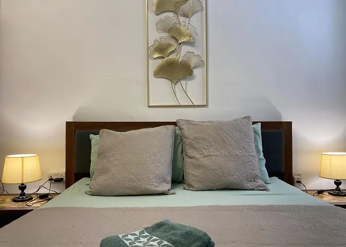 Sea Breeze Retreat - Comfort In The Heart Of 슬리에마