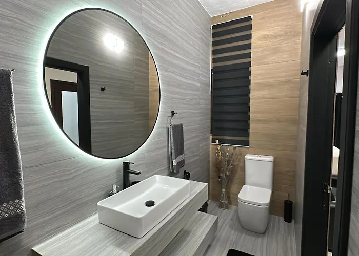 Sea Breeze Retreat - Comfort In The Heart Of 슬리에마