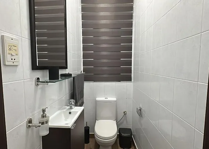 Sea Breeze Retreat - Comfort In The Heart Of 슬리에마